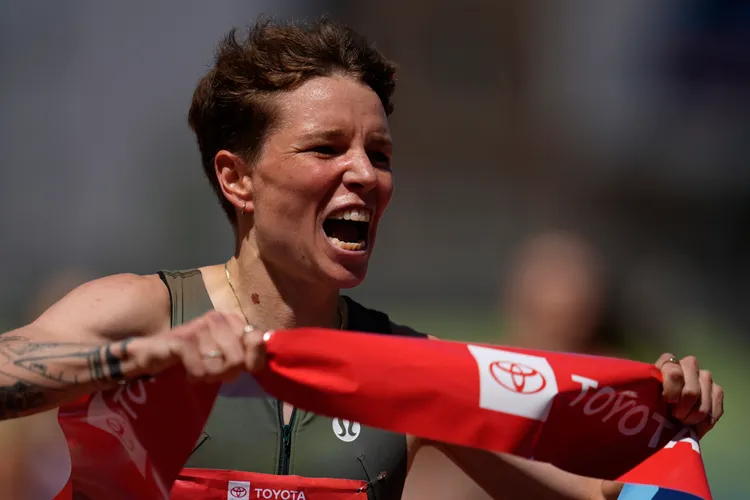 希爾茲公開自己是一名跨性別暨非二元性別者。美聯社