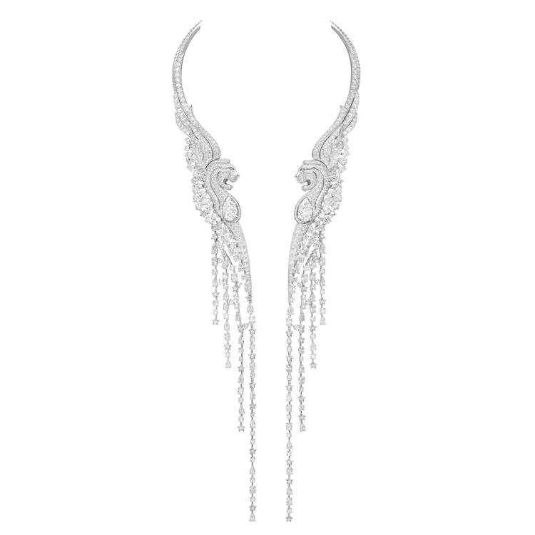 香奈兒Embrace Your Destiny項鍊，18K白金，鑲嵌天然鑽石。1顆重約5.62克拉DIF梨形切割鑽石、1顆重約5.60克拉DIF梨形切割鑽石，1億7147萬1000元。品牌提供 