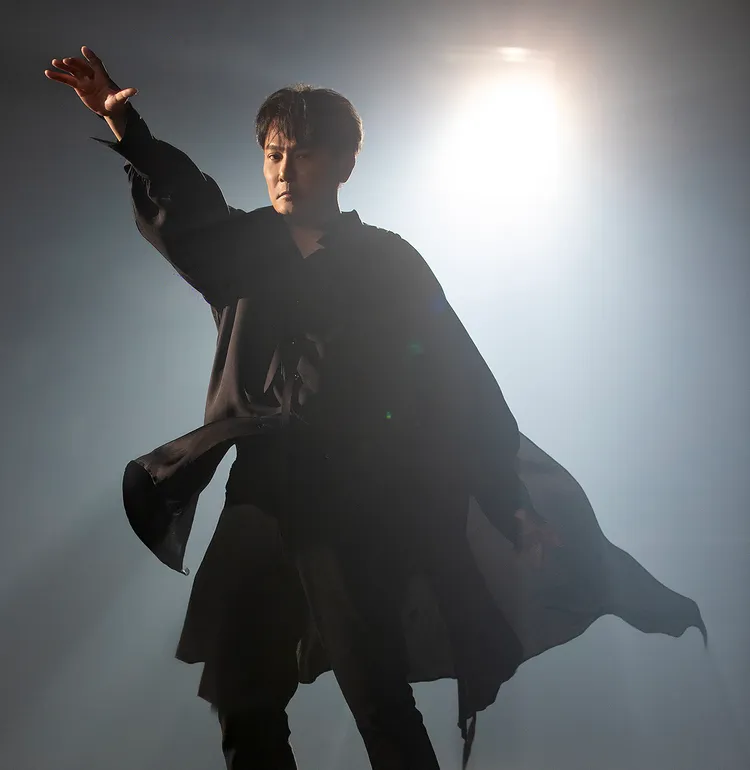 張信哲在音樂創作上持續突破自我，更不惜重金打造音樂作品。潮水音樂提供