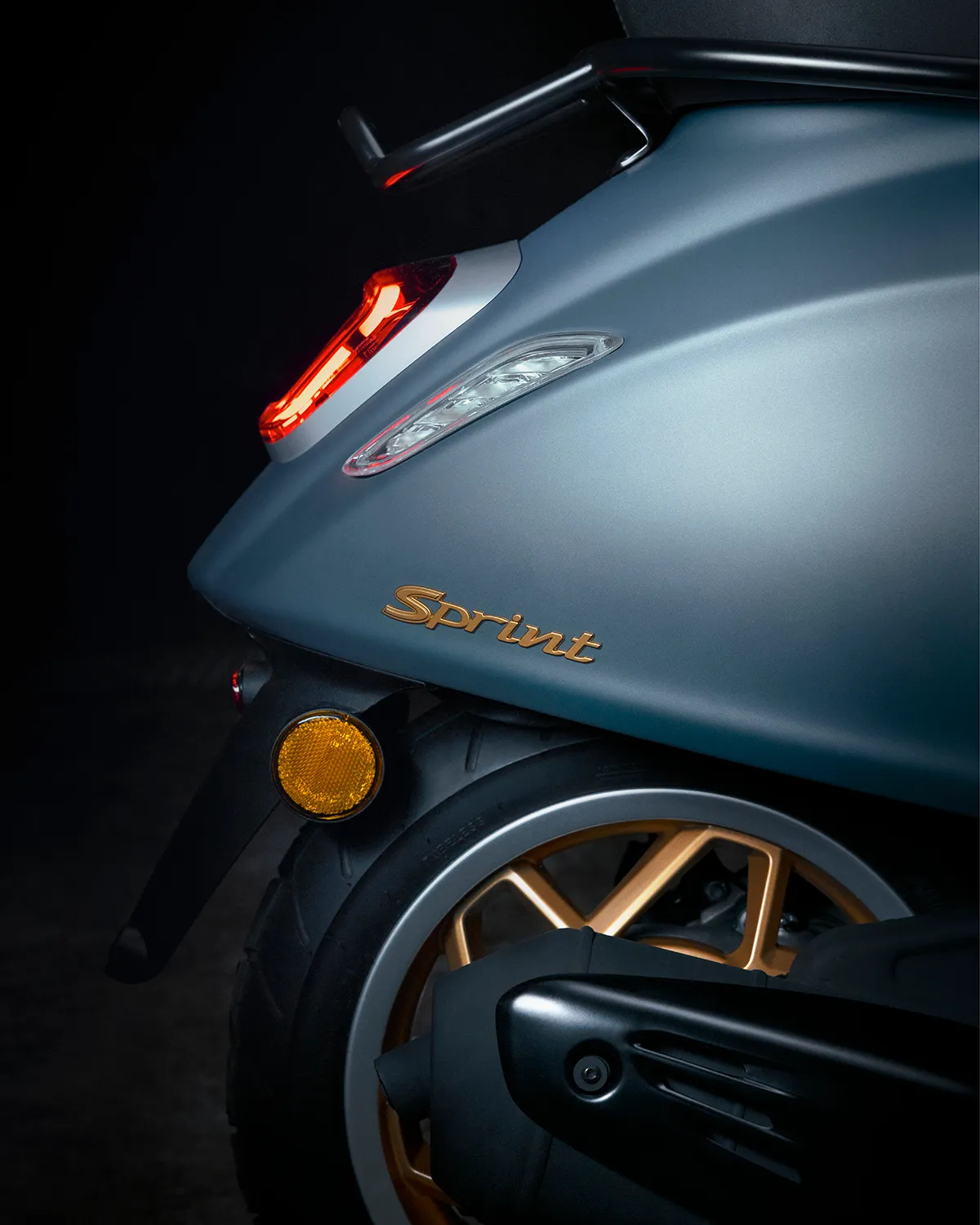 鑽石切割內輪圈,彰顯Vespa Sprint Officina 8不凡品味。業者提供
