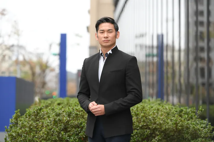 亮哲談過去也常吃士林華榮市場的甜不辣，甚至還會模仿老闆叫賣聲。三立提供