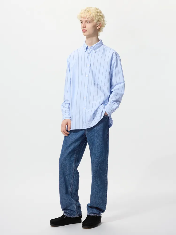 UNIQLO JW ANDERSON聯名牛津寬版襯衫990元、直筒牛仔褲1290元。品牌提供