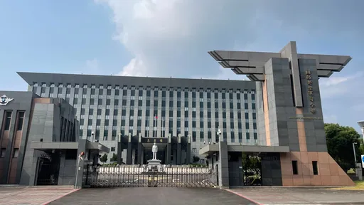传东沙上兵营内床上搂抱海巡下士 空军:已派员调查并依规定严惩