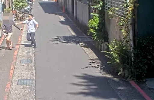 北市警巡邏撞見「車手面試ing」 佈線逮2人扣99.9萬玩具鈔