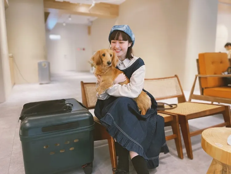 荔枝兒熱愛小動物，經常分享與毛小孩合照。翻攝荔枝兒臉書