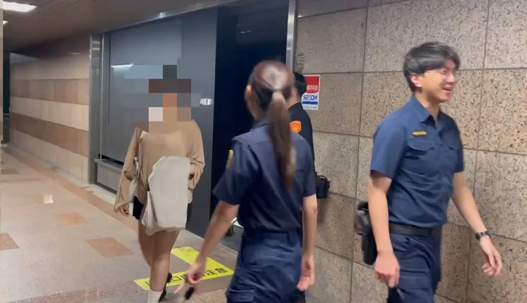 多名賭場員工被帶回。警方提供