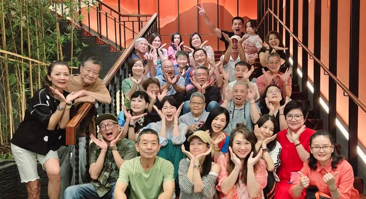 「花系列」演員上個月大團聚，林煒生為當年當家小生卻缺席。翻攝湯志偉臉書