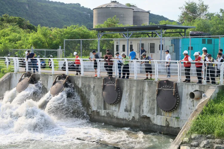 陳其邁視察鼓山三路抽水站。翻攝畫面