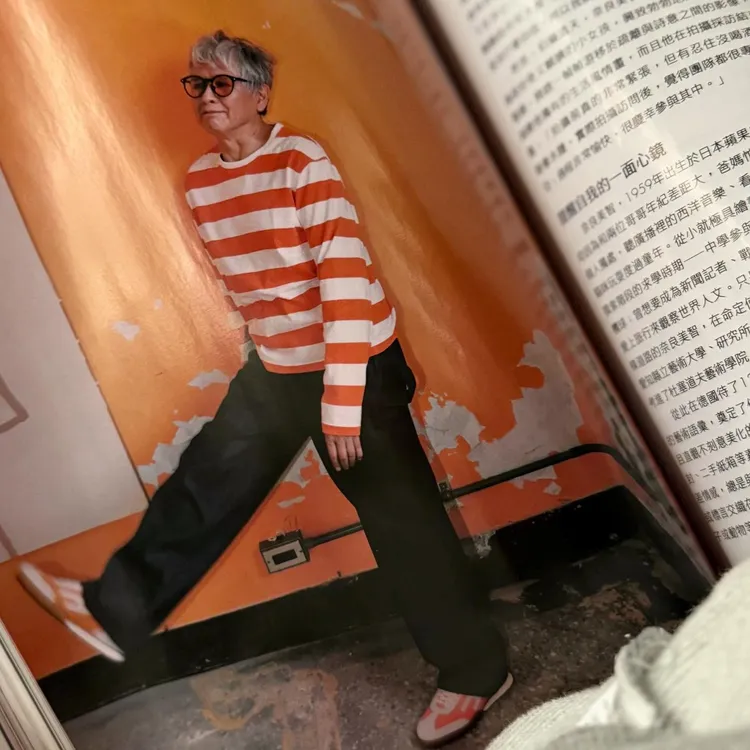 奈良美智換上Peter Wu工裝牛仔褲後自認成為帥氣大叔。翻攝奈良美智Threads