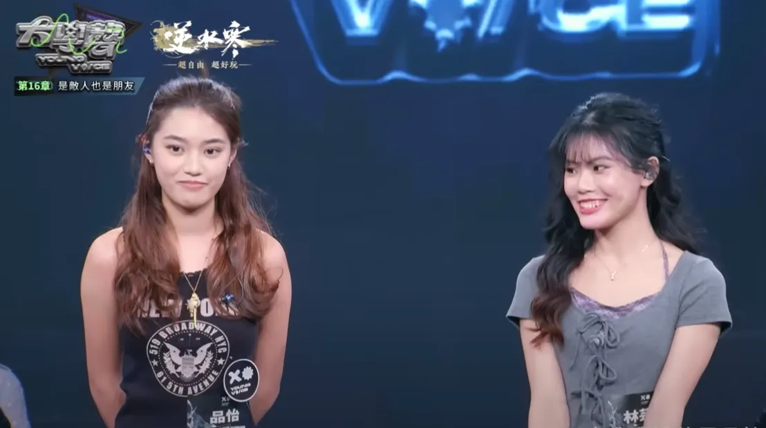品怡(左)雖忘詞,但唱創作曲有感染力,仍壓倒勝林芸安。翻攝《大學聲》YT