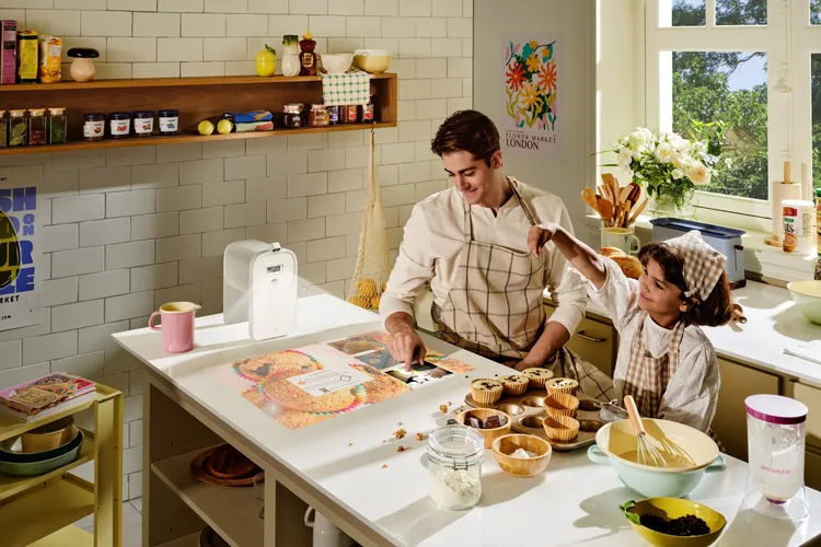 The Premiere 5超短焦雷射智慧投影機，可支援互動投影模式。三星提供