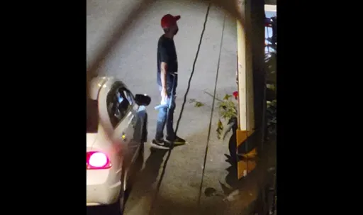 凌晨三點驚見2男「手拿MP5衝鋒槍」上街 新店警到場逮人送辦
