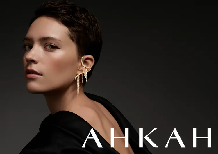 AHKAH推出全新品牌概念「Bring out brilliance綻放光芒」。品牌提供