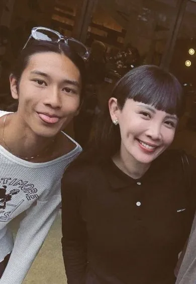 魏如萱(右)近日不时在限动PO出Ian,原来已萌生爱苗。翻摄魏如萱IG