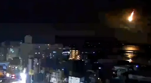 影|日本鹿兒島夜空驚見詭異閃光!監視器畫面全白「神秘物體墜落」
