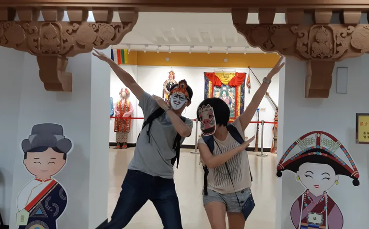 可親手製作獨一無二的藏戲面具「藏戲面具DIY」。文化部提供