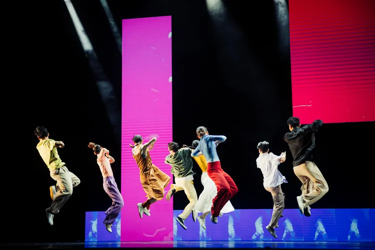 國泰金控攜手雲門舞集30年，秉持「藝術走入生活」的理念，每年持續透過戶外公演與社區巡演，將藝術帶到全台各地。國泰金控提供