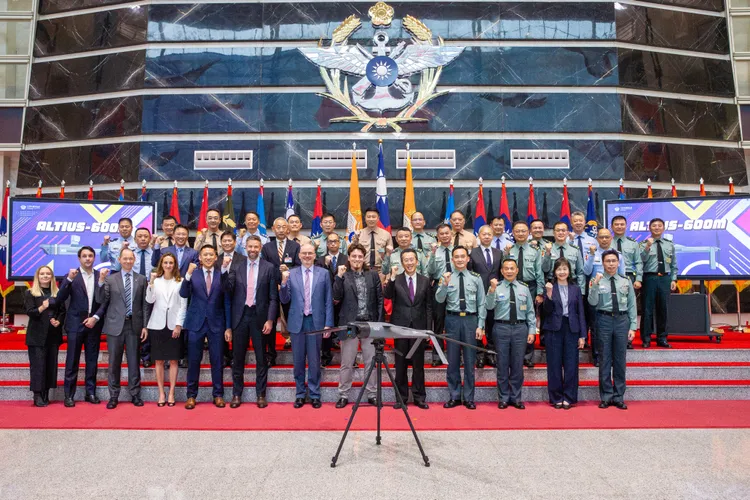 國防部與美國Anduril公司雙方代表合影。國防部提供