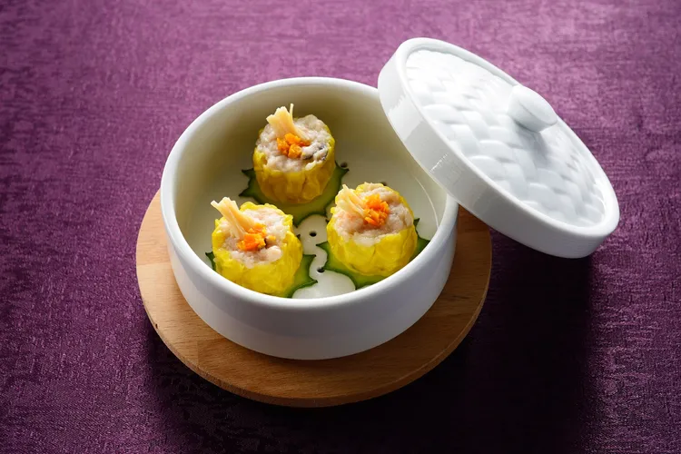 台北美福大飯店潮粵坊餐廳於今年暑假推出限時「嘆早茶」活動，包括人氣招牌蟹黃蒸燒賣。台北美福大飯店提供