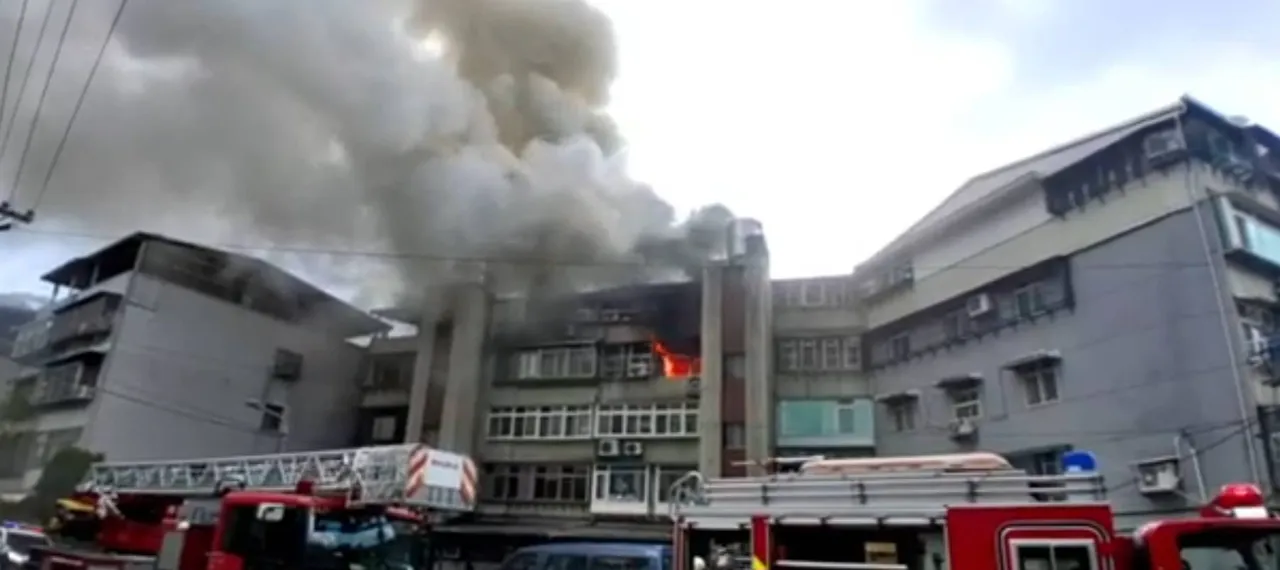 消防人員57人灌救中。翻攝畫面