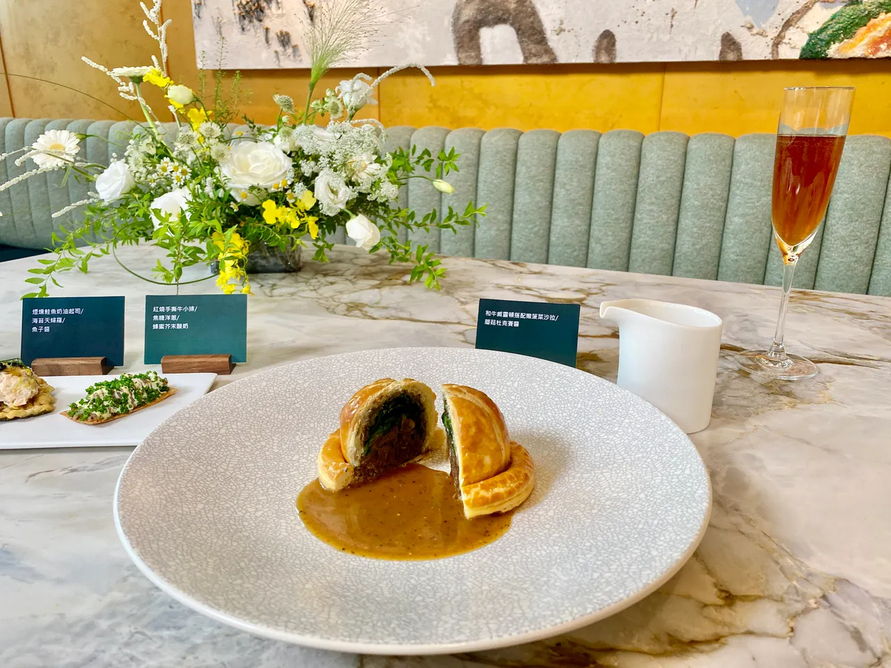 套餐可选择「和牛威灵顿」等主菜。庄伟祺摄
