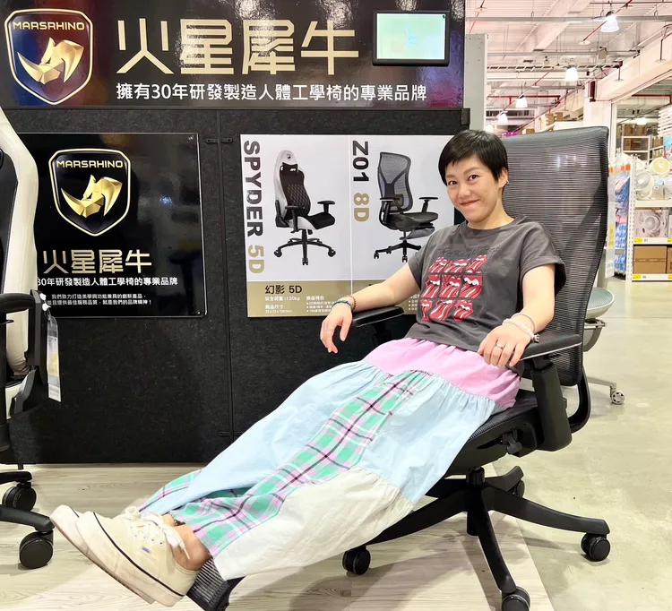 帶著老爸逛逛特力屋，從試用、試坐像是人體工學椅等商品的反應中，精準挑中老爸的夢幻逸品。業者提供