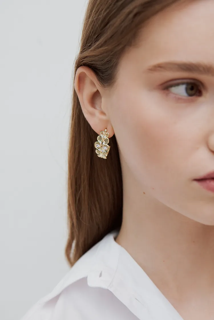 Diadem系列靈感源自芭蕾舞會與劇場中舞者佩戴的冠冕。品牌提供