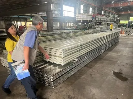 南市府向相關業者了解生產狀況，表示供應狀況穩定，請災民放心。南市府提供