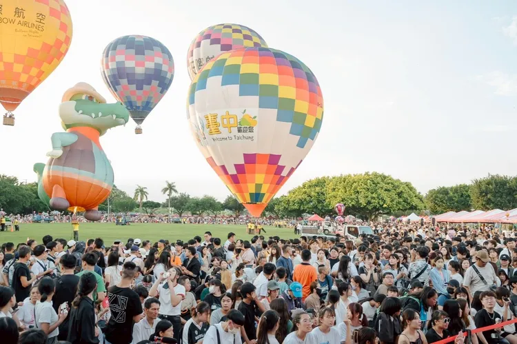台中石岡熱氣球嘉年華人氣爆棚，開幕2天已吸引19萬人次。市府提供