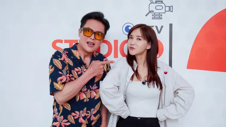 王燦跟徐千京被問到第一次吵架的場景，兩人答案不一致，笑果十足。民視提供