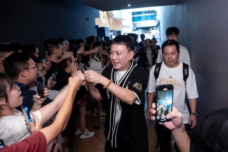 王識賢人氣超夯。曼尼娛樂提供