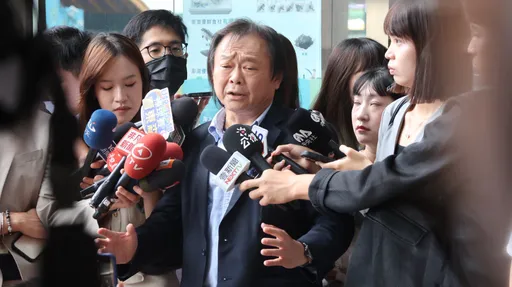 周玉蔻讚徐國勇能「關掉王世堅的臭嘴」 本人回應了
