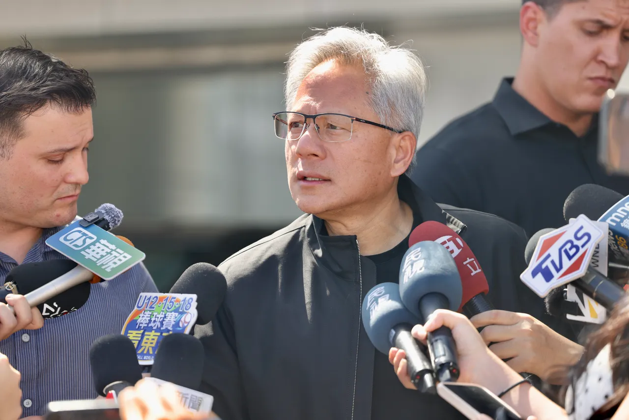 面对媒体访问,表示将前往台积电谈新产品计划。彭欣伟摄