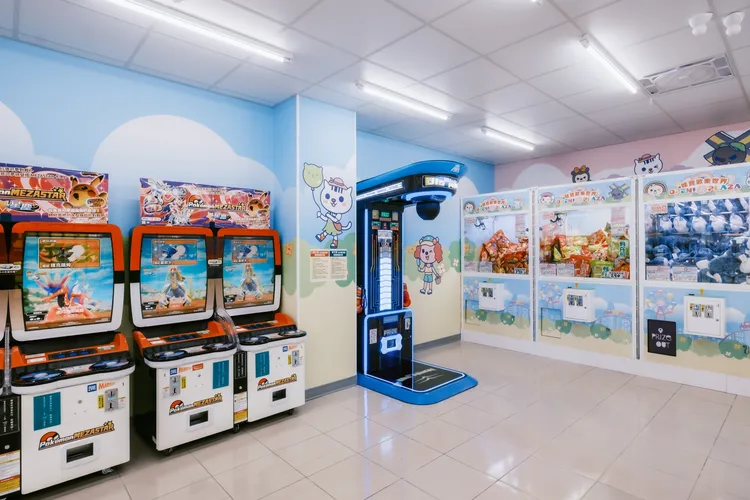 圖4.現場另有「盒玩智FUN機」、Pokémon Ga-Olé、三國幻戰卡片遊戲機、音樂格子機、太鼓達人、冰球機、搖搖馬等互動型設備。7-ELEVEN提供