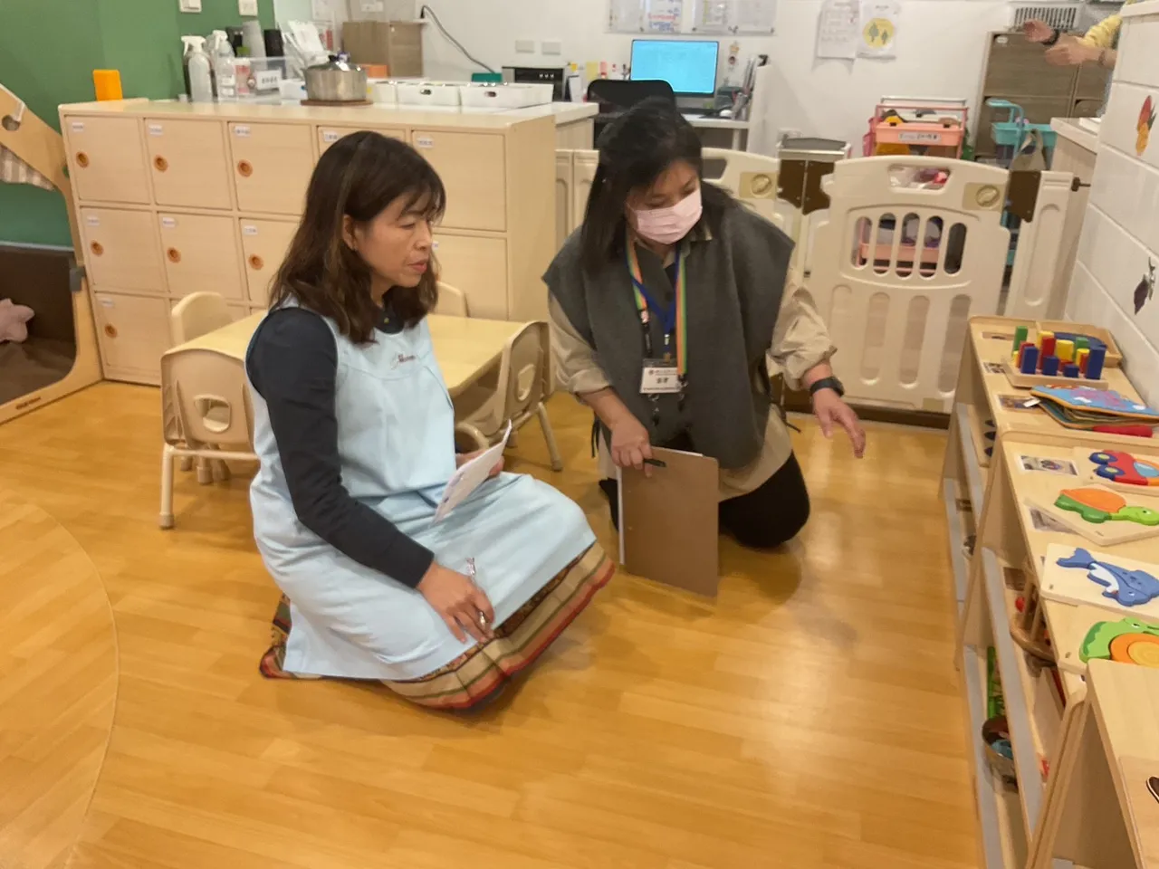 竹市府携手国立清华大学幼儿教育中心针对托育中心进行访视补导。新竹市府提供