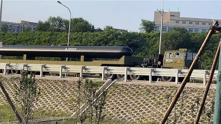 這款新型的型超大型無人潛航器具有直攻美國本土的能力。翻攝X@FaySue6