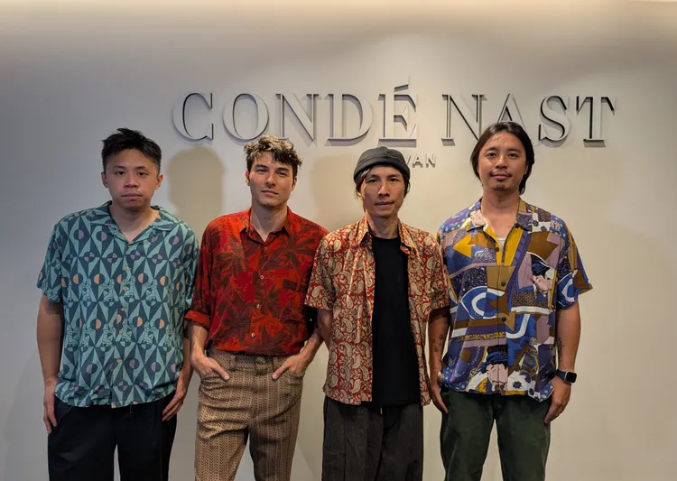 鳳小岳與壓克力柿子前進各大公司進行辦公室快閃。硬柿子工作室提供