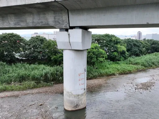 网传桥梁出现大裂缝　高铁急发声明