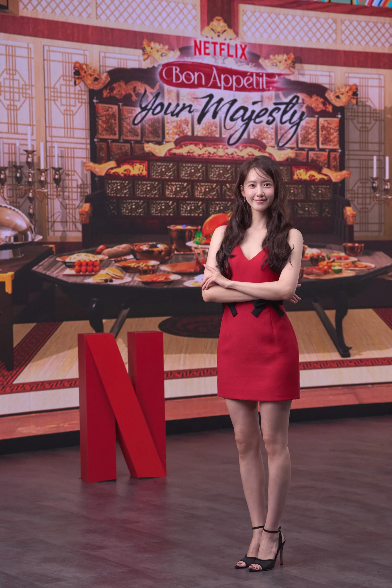 润娥穿越过去像鬼魂,但李彩玟无动于衷。Netflix提供