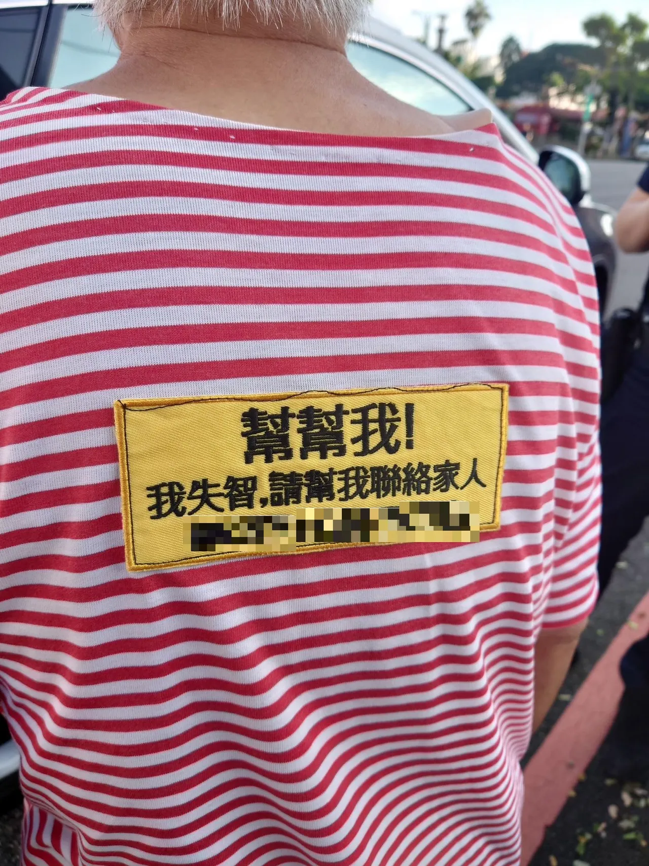 警方将妇人先送到派出所安置,随后由家属接回。翻摄画面