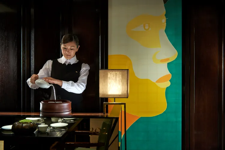 除了對優質食材與菜餚色香味俱全的堅持，提供賓客盡善盡美的細膩服務亦是摘星的關鍵之一。台北文華東方酒店提供