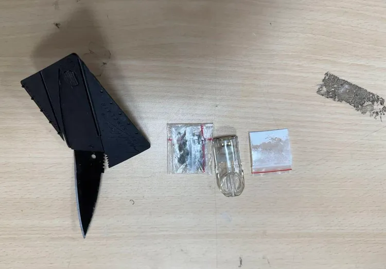 警方查獲毒品及刀械。桃園警分局提供