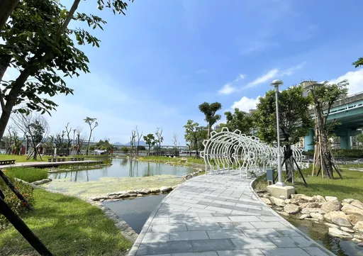 歷史記憶結合生態!塭仔圳首座中環公園啟用 侯友宜:開發重大里程碑