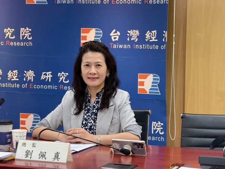 7月營建業營業氣候測驗點轉而下跌，台經院產經資料庫總監劉佩真指出，未來半年大環境展望充滿變數，間接抑制買氣。台經院提供