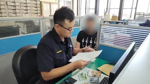 義籍旅客台中弄丟皮夾...運將焦急報案!臉書「無國界」找到失主