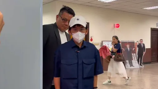 黄子佼出庭!身上有一处不一样了! 他开庭前无预警先鞠躬道歉