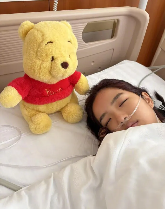 鍾麗緹二女兒手術很順利。翻攝鍾麗緹微博