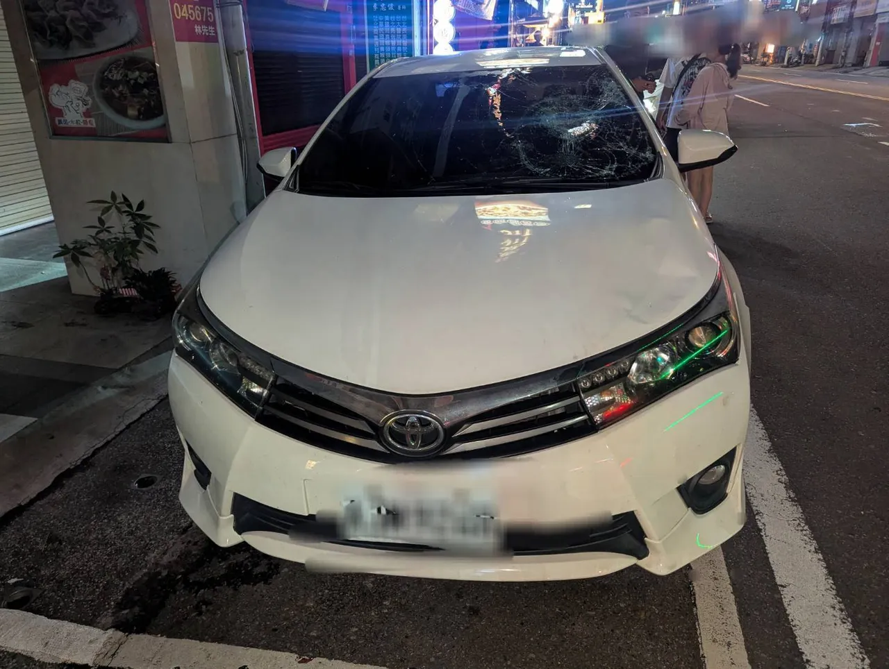 钟男驾驶小客车撞死老翁。警方提供