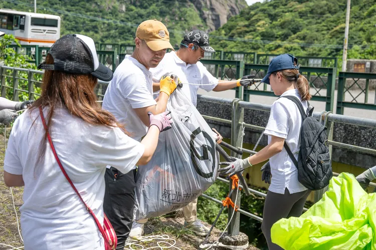 「Better Together－2025 Responsib’ALL Day金瓜石淨山活動」集結台灣保樂力加全體員工與在地夥伴走入新北市金瓜石，完成生態保育與環境教育。業者提供