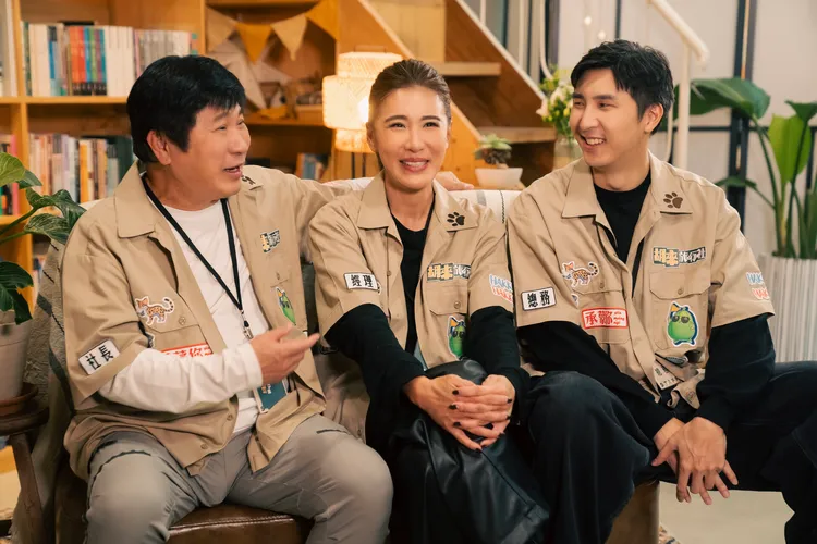 胡瓜（左起）、小禎和胡釋安難得聚在一起慶生，讓小禎直呼好感動。客家電視台提供